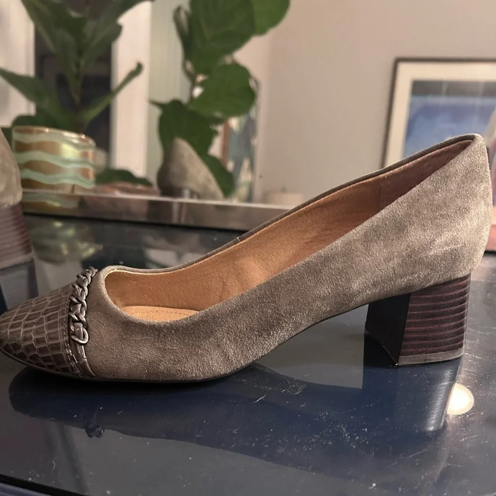 Tahari Ta Monte Low Block Heel Olive Green Size 8